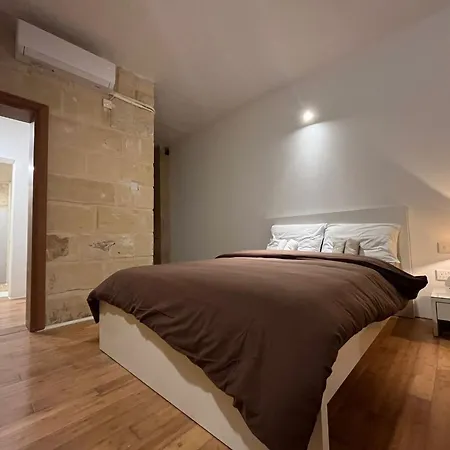 With 2 Beds *