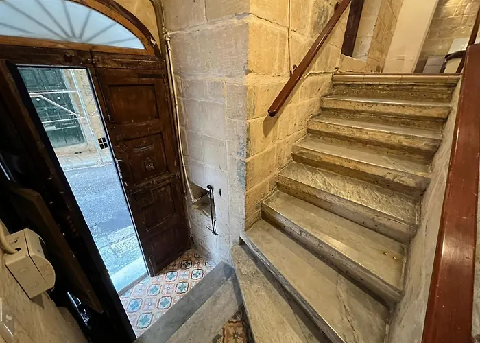 With 2 Beds La Valette