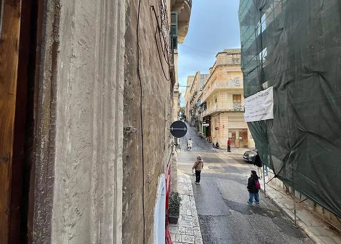 With 2 Beds * La Valette