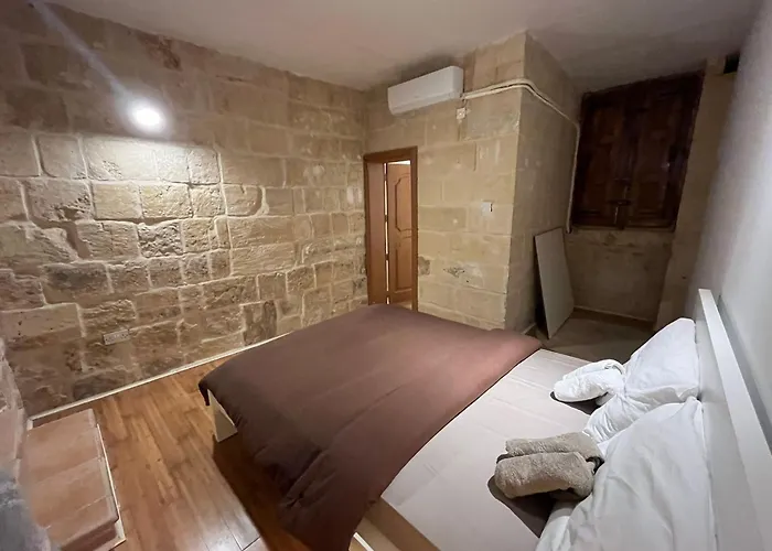 With 2 Beds * バレッタ