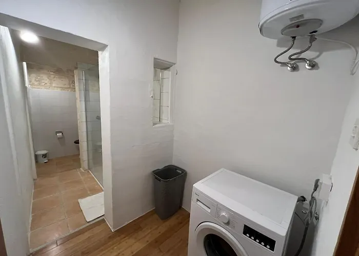 With 2 Beds アパート