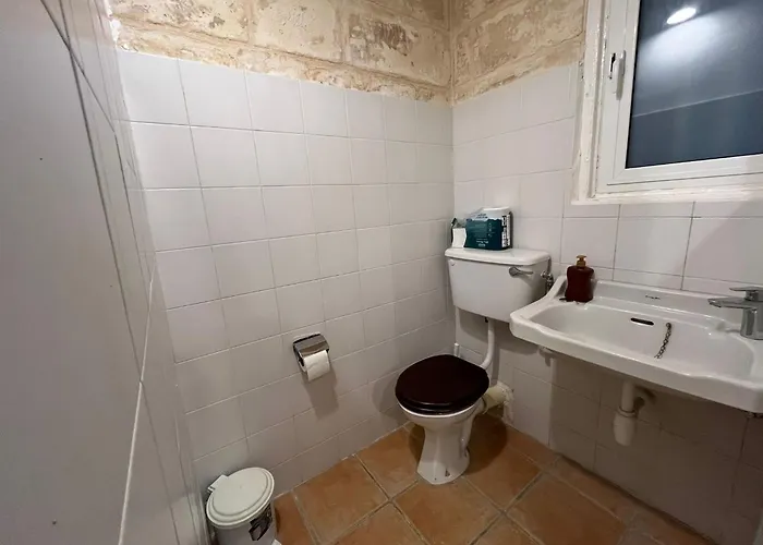 With 2 Beds * La Valette